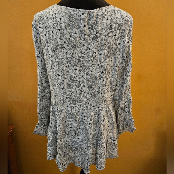 Jane and Delancey Black and White Bell Sleeve Blouse - Picture 3 of 7